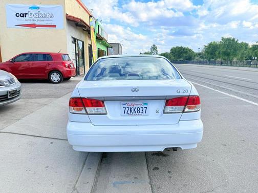 2002 INFINITI G20 Luxury