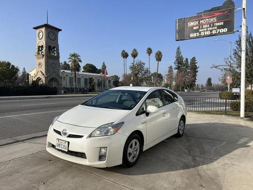 Photo 3 of 10 of 2010 Toyota Prius II