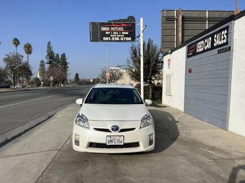 Photo 2 of 10 of 2010 Toyota Prius II