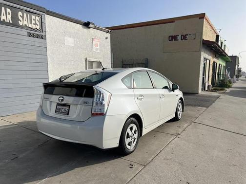Photo 5 of 10 of 2010 Toyota Prius II