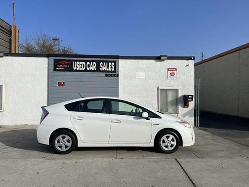 Photo 4 of 10 of 2010 Toyota Prius II