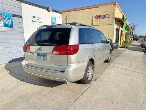 2004 Toyota Sienna LE