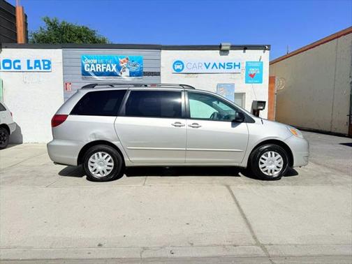2004 Toyota Sienna LE