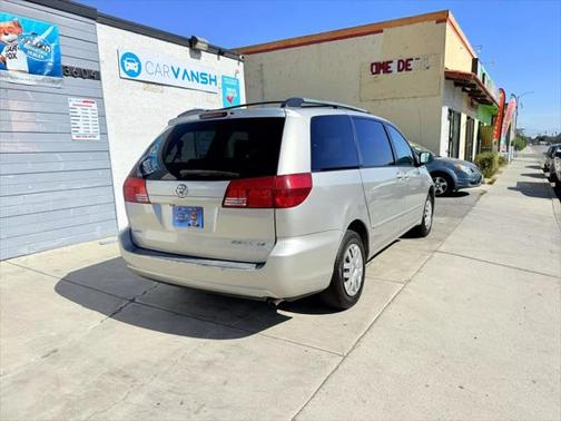 2004 Toyota Sienna LE