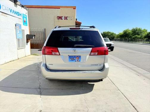 2004 Toyota Sienna LE