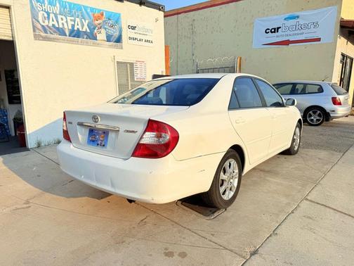 2004 Toyota Camry LE