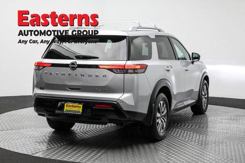 2023 Nissan Pathfinder SL 4WD