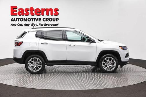 Bright White Clearcoat 2022 Jeep Compass Latitude Lux