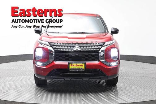 Red Diamond 2022 Mitsubishi Outlander SE