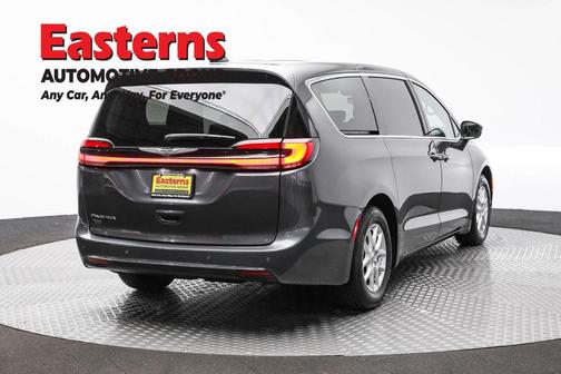 Granite Crystal Metallic Clearcoat 2023 Chrysler Pacifica Touring L