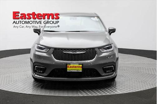 2023 Chrysler Pacifica Hybrid Touring L