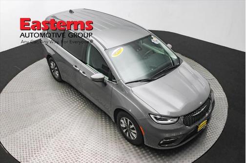 2023 Chrysler Pacifica Hybrid Touring L