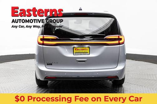 Silver Mist Clearcoat 2024 Chrysler Pacifica Touring L