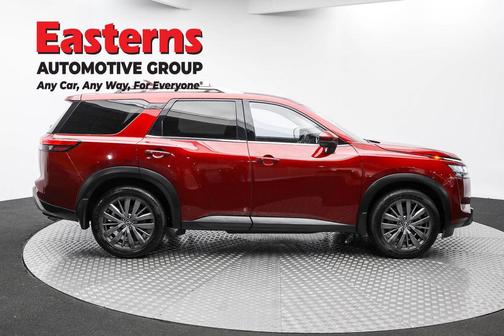2022 Nissan Pathfinder SL 4WD