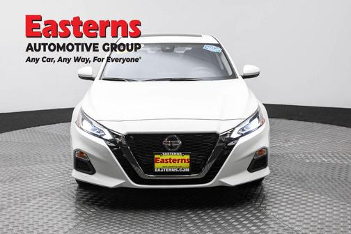 Pearl White Tricoat 2022 Nissan Altima 2.5 SV