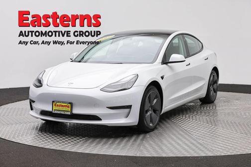 Pearl White Multi-Coat 2023 Tesla Model 3 Standard Range