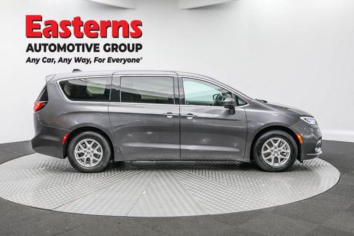Granite Crystal Metallic Clearcoat 2023 Chrysler Pacifica Touring L