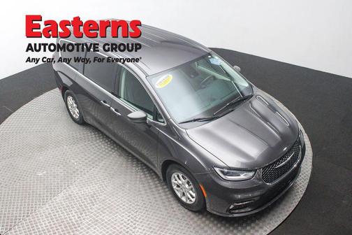 Granite Crystal Metallic Clearcoat 2023 Chrysler Pacifica Touring L
