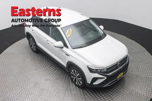 Pure White 2022 Volkswagen Taos 1.5T SE