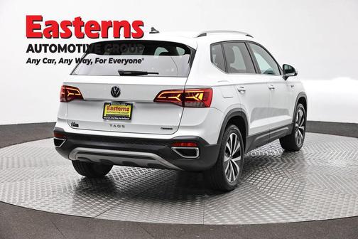 Pure White 2022 Volkswagen Taos 1.5T SE