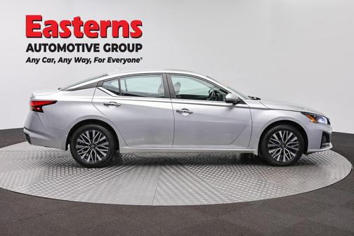 Brilliant Silver Metallic 2023 Nissan Altima 2.5 SV