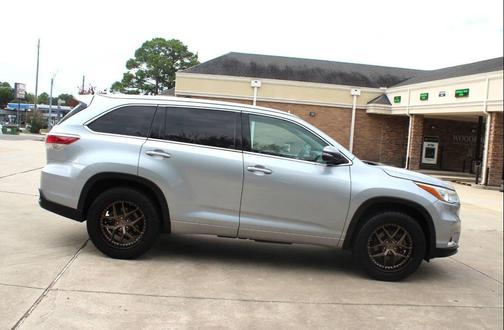 Silver Sky Metallic 2014 Toyota Highlander Limited