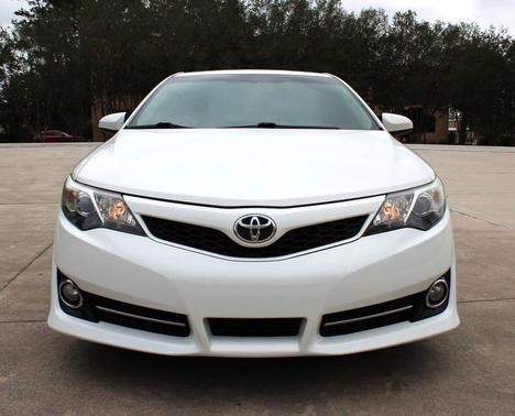 Super White 2012 Toyota Camry SE
