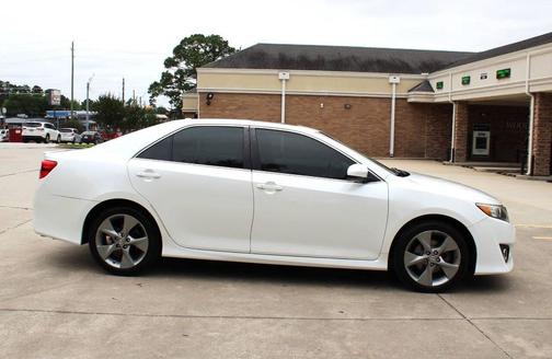 Super White 2012 Toyota Camry SE