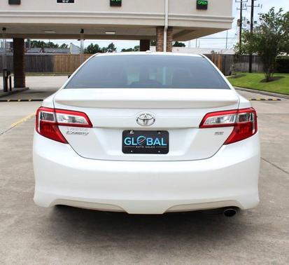 Super White 2012 Toyota Camry SE