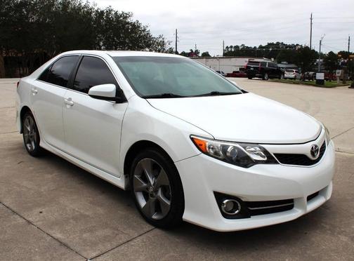 Super White 2012 Toyota Camry SE