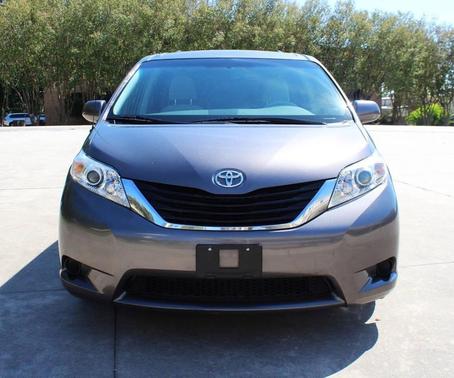 2013 Toyota Sienna LE