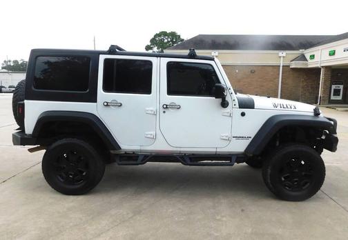 Bright White Clearcoat 2016 Jeep Wrangler Unlimited Willys Wheeler