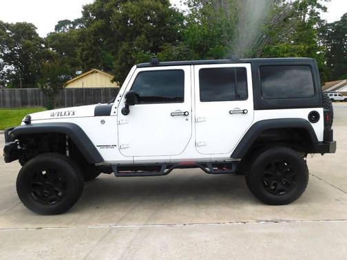 Bright White Clearcoat 2016 Jeep Wrangler Unlimited Willys Wheeler