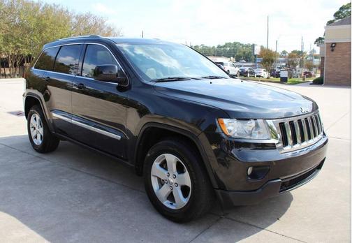 Brilliant Black Crystal Pearlcoat 2012 Jeep Grand Cherokee Laredo