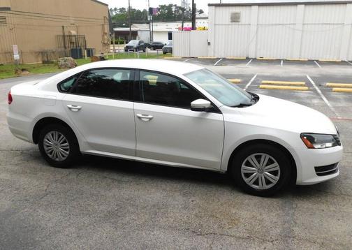 Candy White 2014 Volkswagen Passat 2.5L S