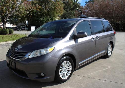 2013 Toyota Sienna XLE