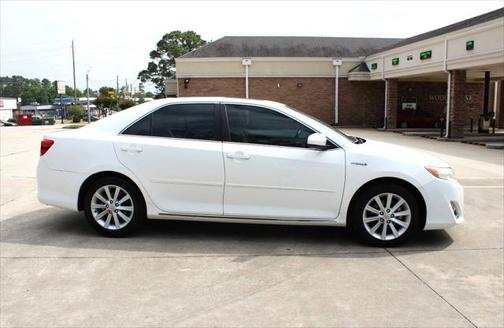 2014 Toyota Camry Hybrid LE
