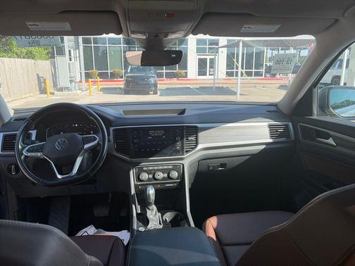 Platinum Gray Metallic 2021 Volkswagen Atlas 3.6L SEL
