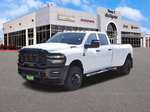 Bright White Clearcoat 2026 RAM 3500 Tradesman Crew Cab 4x4 8' Box