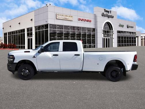 Bright White Clearcoat 2026 RAM 3500 Tradesman Crew Cab 4x4 8' Box
