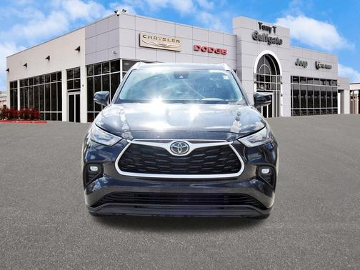 Midnight Black Metallic 2020 Toyota Highlander XLE