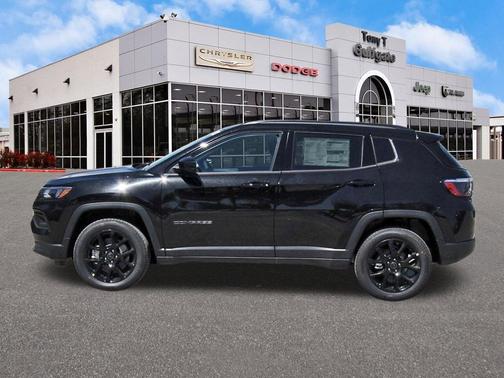 Diamond Black Crystal Pearlcoat 2026 Jeep Compass Latitude
