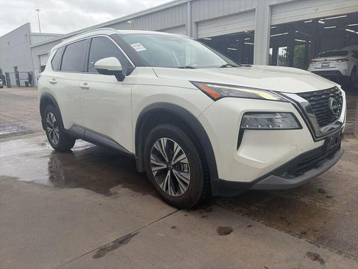 Pearl White Tricoat 2022 Nissan Rogue SV