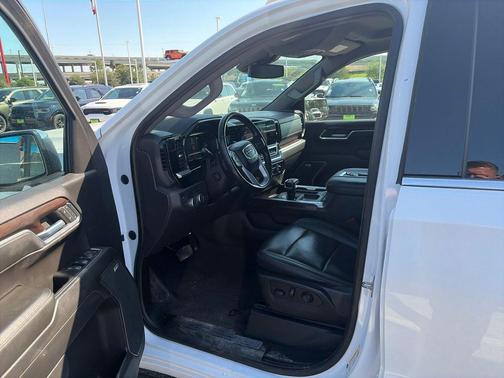 White Frost Tricoat 2022 GMC Sierra 1500 SLT