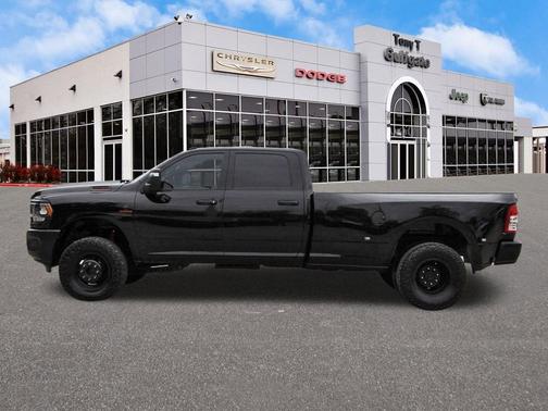 Diamond Black Crystal Pearlcoat 2024 RAM 3500 Tradesman Crew Cab 4x4 8' Box