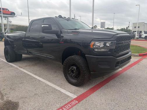 Diamond Black Crystal Pearlcoat 2024 RAM 3500 Tradesman Crew Cab 4x4 8' Box