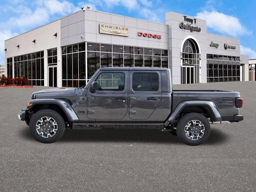 Granite Crystal Metallic Clearcoat 2026 Jeep Gladiator Sahara 4x4