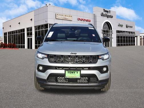 Silver Zynith Metallic Clearcoat 2026 Jeep Compass Latitude