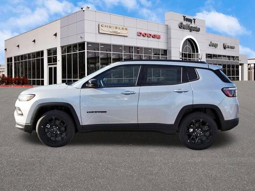 Silver Zynith Metallic Clearcoat 2026 Jeep Compass Latitude