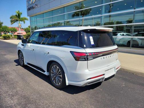 Radiant White 2026 INFINITI QX80 Luxe